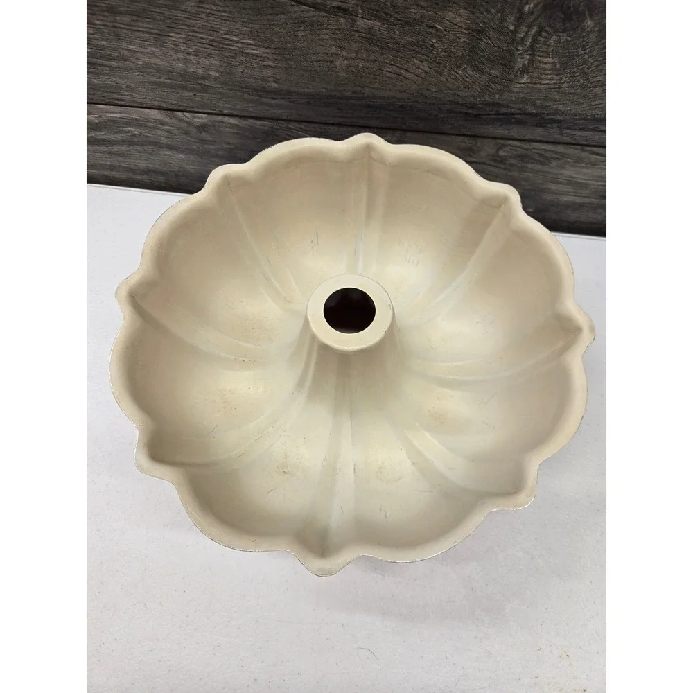 Vintage Burnt Orange Ombre Fluted Bundt Cake‎ Pan Round Scalloped Baking Mold